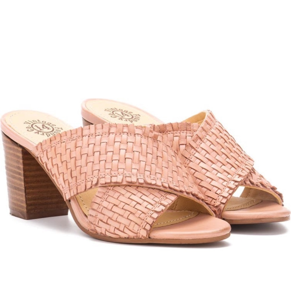 VINTAGE FOUNDRY ❤️‍🔥 BLUSH COLOR WOVEN SANDALS NWT SIZE 8